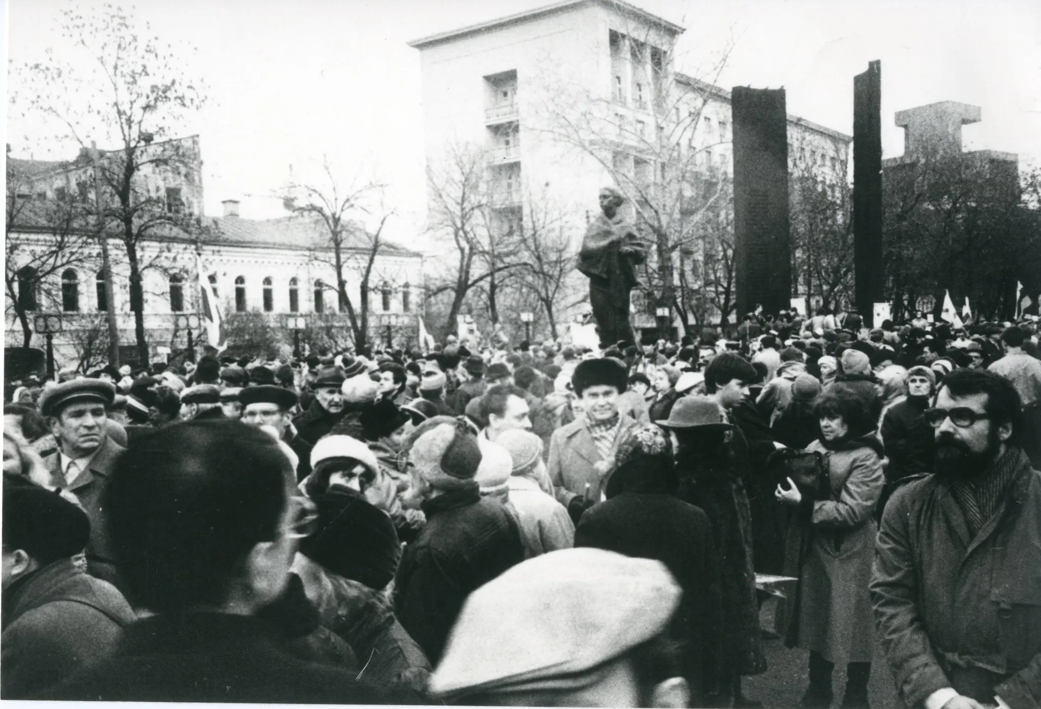 Церемония открытия Соловецкого камня на Лубянской площади в Москве, 30 октября 1990 года.