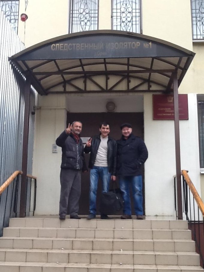 Бахром Хамроев с подзащитными.