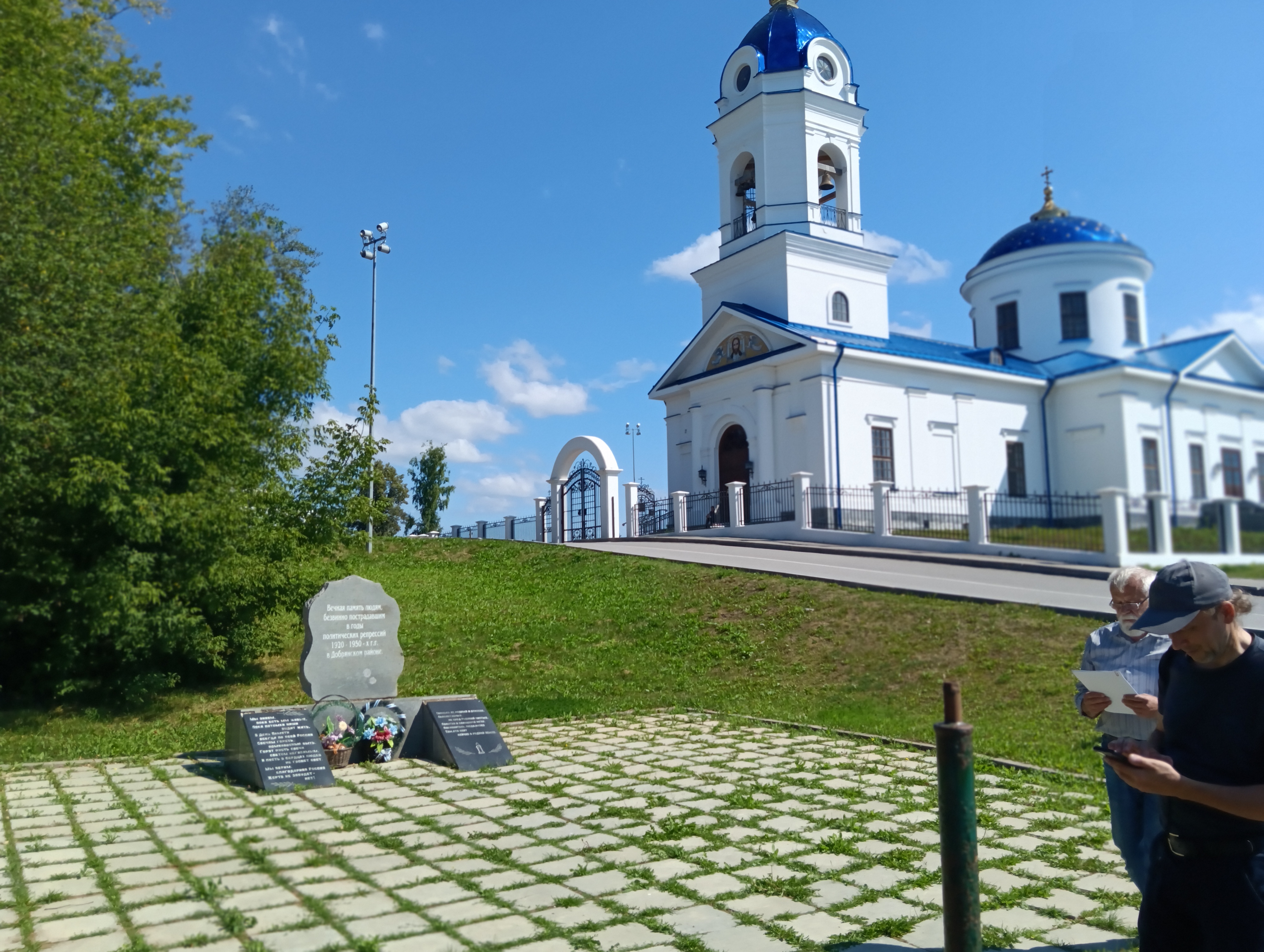 Памятник жертвам политических репрессий возле города Березники. 