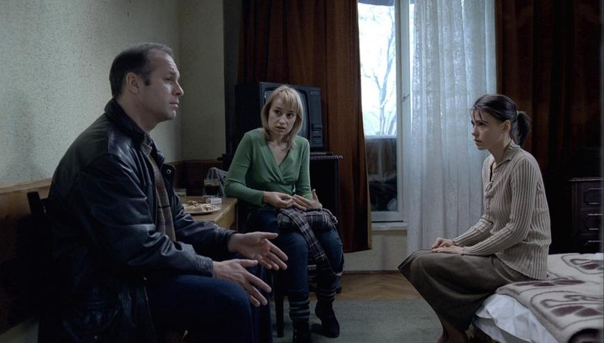 Кадр из фильма «4 месяца, 3 недели и 2 дня», режиссер Кристиан Мунджу, 2007