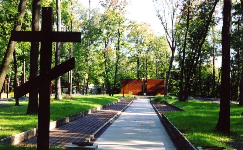 Мемориал жертвам тоталитаризма в Харькове. Фото: katynpromemoria.pl