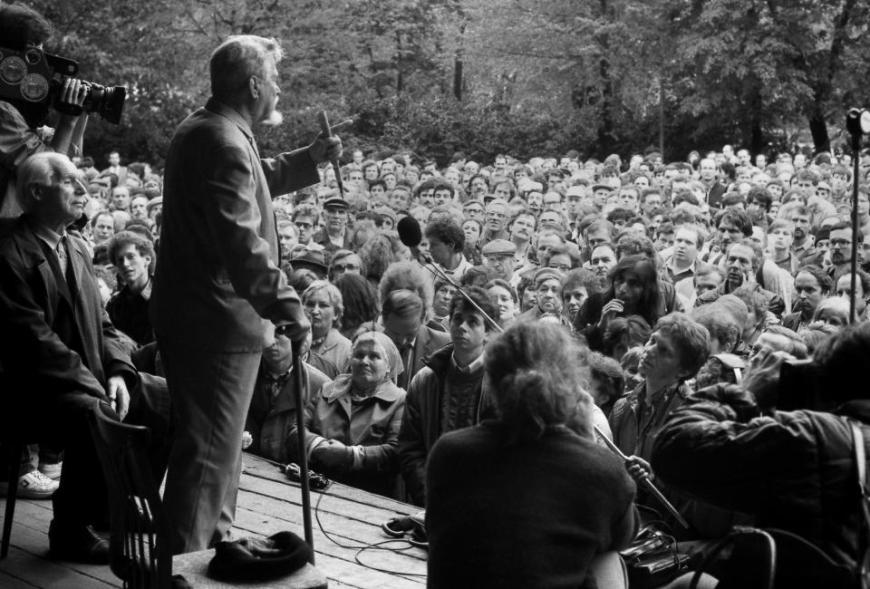 Митинг в Юсуповском саду в Ленинграде, 14 июня 1988. Фото: Владимир Меклер / Фонд Иофе